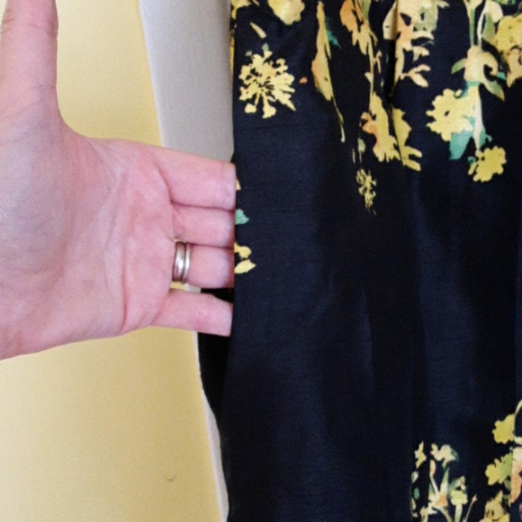 Danny and Nicole v neck dress - Picture 5 of 5